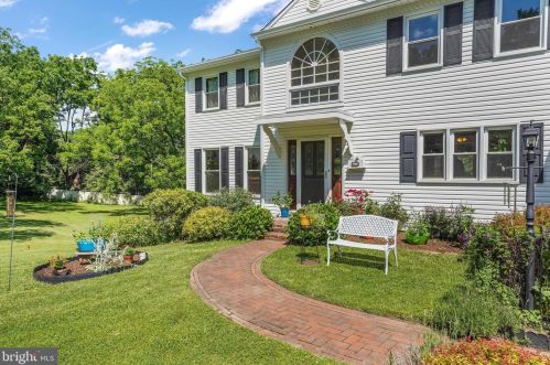 71 Governor Markham Dr, Glen Mills, PA 19342-1029