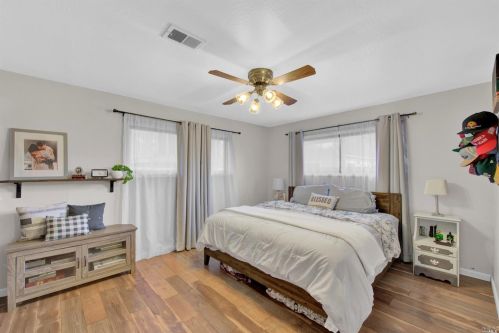 205 Kendal St, Vacaville CA 95688-3827 exterior