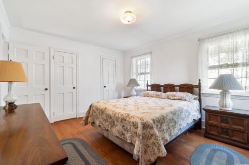 37 Mayfair Ave, Floral Park NY  11001-2546 exterior