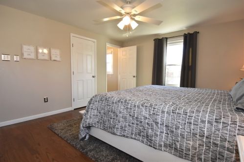 4669 Marina Dr, Whitaker PA  15120-2981 exterior