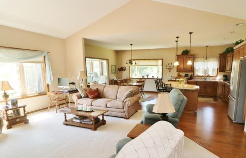 1411 Karnis Dr, Alex MN  56308-5178 exterior