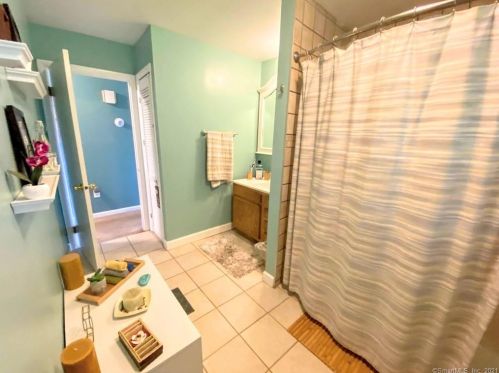 165 Juniper Ridge Dr, Waterbury CT  06708-1934 exterior