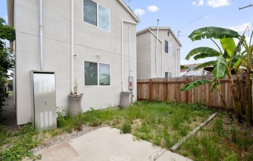 2032 Piru St, Compton CA  90222-3525 exterior