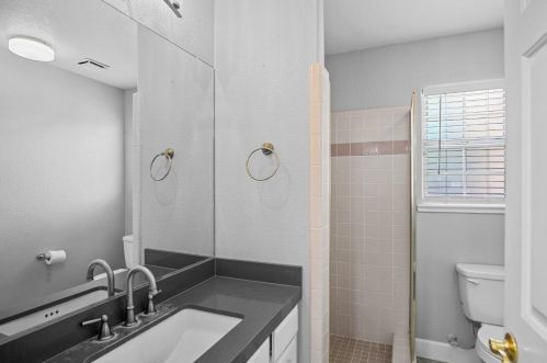 1840 Paddock Ln, Turlock CA  95382-2958 exterior