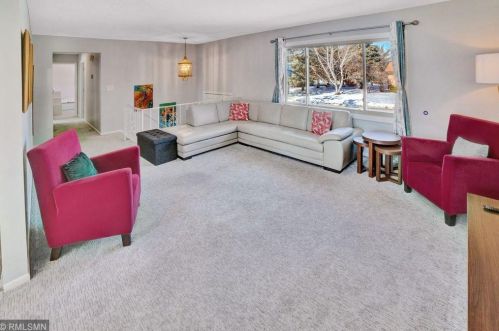 640 Grove Ave, Saint Paul, MN 55126-1319