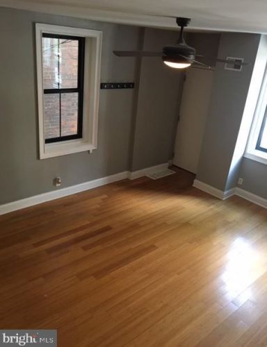 102 Fairmount Ave, Philadelphia PA  19123-3005 exterior