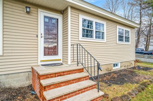 7 Main St, Salem, NH 03079-2417