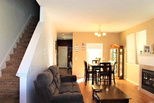 2655 Village Dr, Santa Rosa, CA 95403-8407