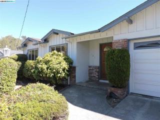 101 Maggiora Dr, Oakland, CA 94605-5335