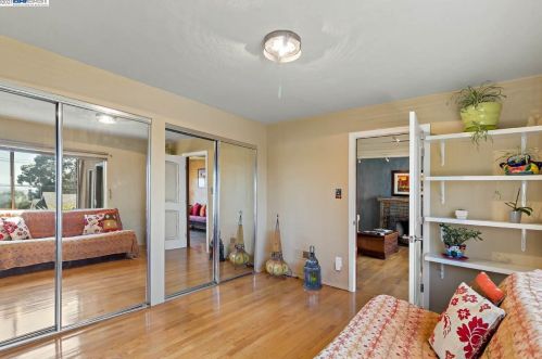 7950 Hillmont Dr, Oakland CA  94605-3521 exterior