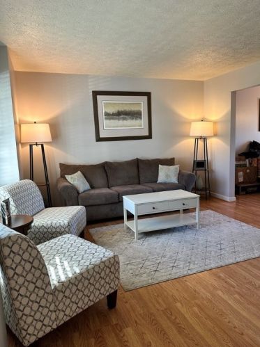 19 Zelie Dr, Zelienople, PA 16063-9707