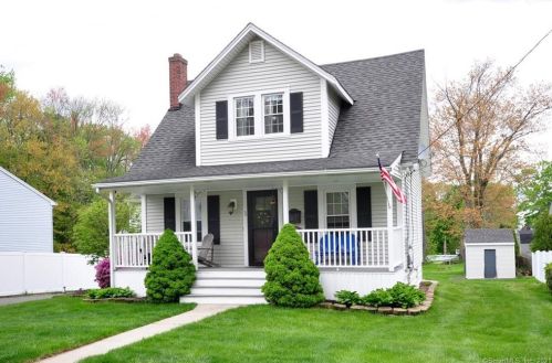 1 Wicklow St, Windsor Locks, CT 06096-1868