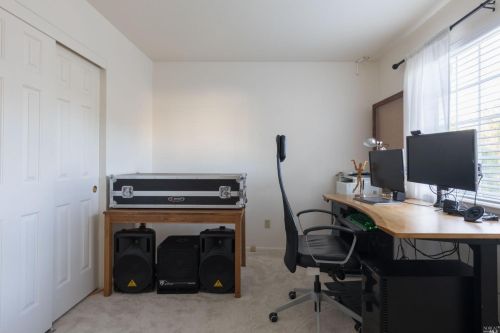 1195 Exeter Dr, Santa Rosa CA  95401-8823 exterior