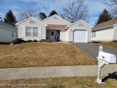 10 Woodchuck Ln, Bricktown, NJ 08724-5012