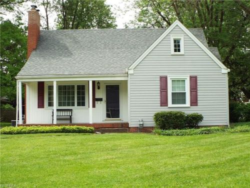 1072 Kingsway St, Alliance, OH 44601-3720