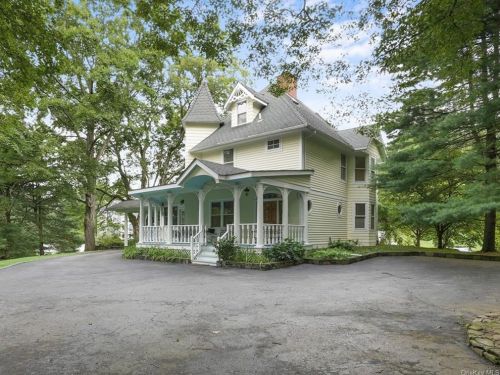 1055 Bridge Pointe Ln, Yorktown Hgts, NY 10598-6207