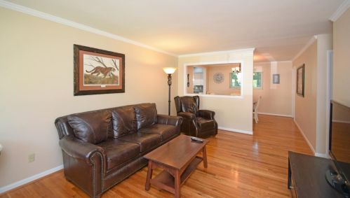 1694 Grandle Ct, Cincinnati, OH 45230-2211