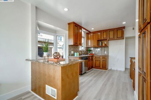 5109 Fairfax Ave, Oakland CA 94601-5410 exterior