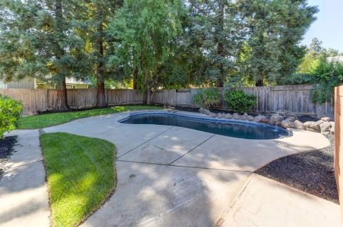 9262 Mapleview Way, Elk Grove CA  95758-5007 exterior