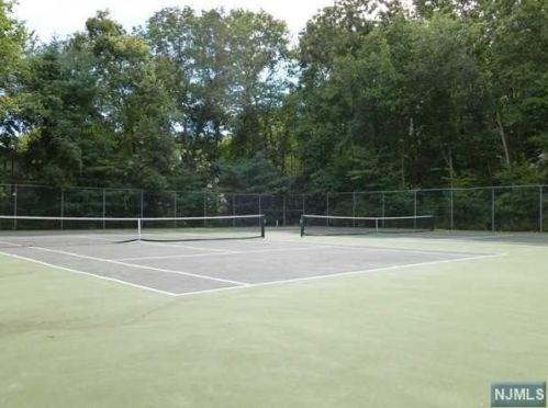 833 Juniper Way, Mahwah NJ  07430-3457 exterior