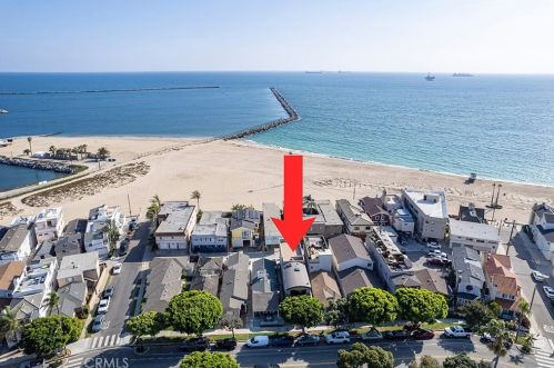 1516 Ocean Ave, Seal Beach, CA 90740-6547