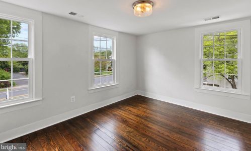 303 Colonial Hwy, Hamilton VA  20158-9056 exterior