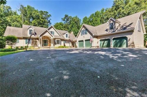2654 Crestline Dr, Hellertown, PA 18055-3111