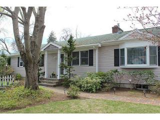 51 Overlook Rd, South Kingstown, RI 02882-1226