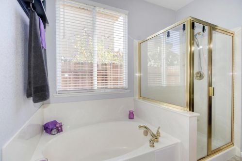 9674 Two Harbors Dr, Elk Grove CA  95624-4491 exterior