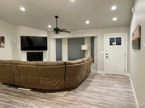 1013 Blackstone Dr, Pueblo, CO 81007-1264