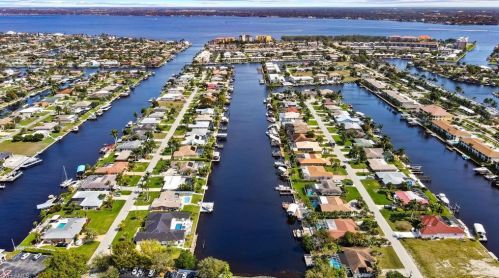 1625 41st St, Cape Coral, FL 33904-7470