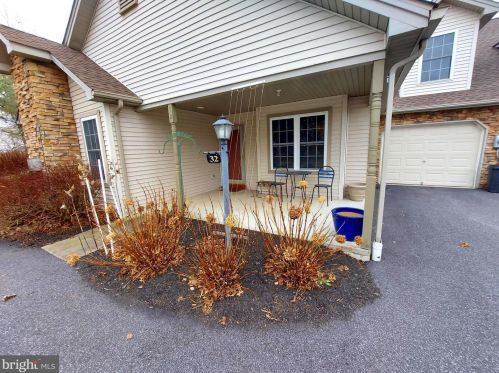 32 Water St, Charnita, PA 17320-8331