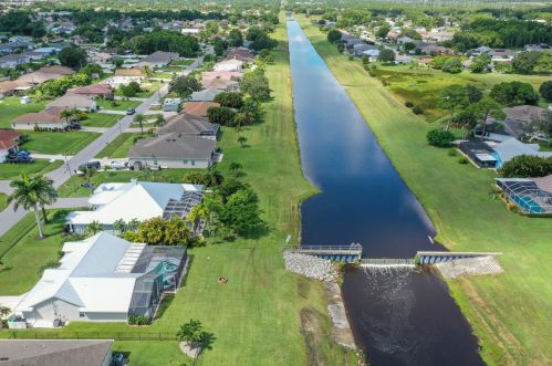 5452 Empress Cir, Fort Pierce FL  34983-1421 exterior