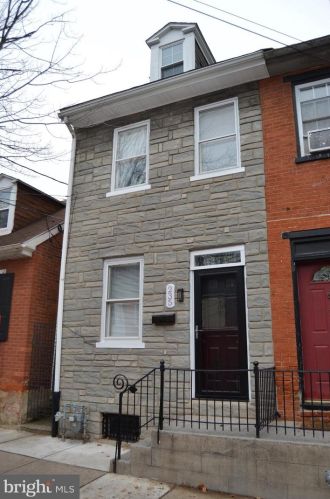 235 Walnut St, Lancaster, PA 17602-2341