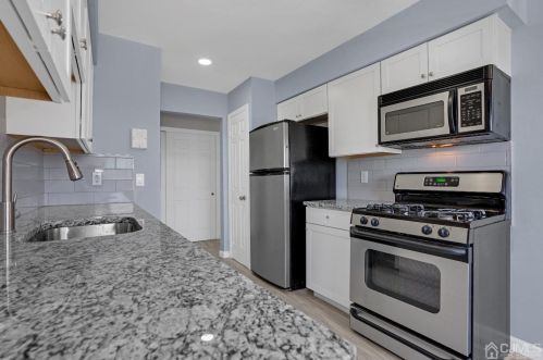 326 Sharon Gdn Ct, Woodbridge NJ  07095-4312 exterior