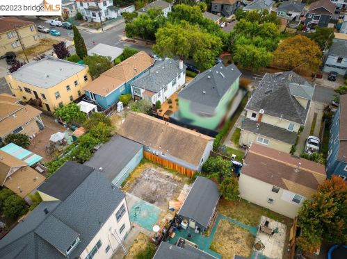1058 56th St, Oakland CA 94608-2745 exterior