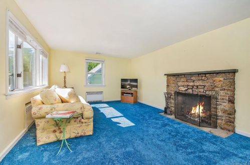 90 Weskora Ave, Pleasantville, NY 10570-2715