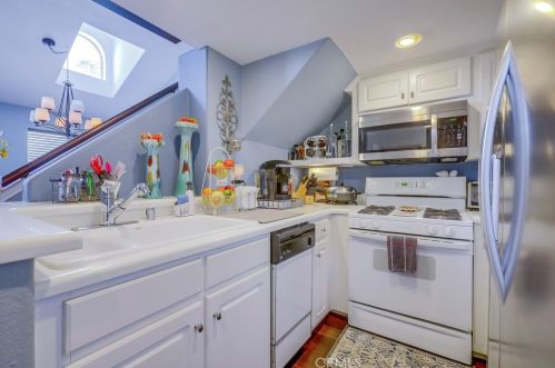 24 Bolivar St, Newport Beach CA  92663-4420 exterior