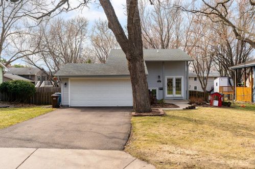 6921 Winsdale St, Minneapolis, MN 55427-4272