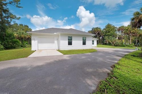 693 7th St, Naples, FL 34120-2131
