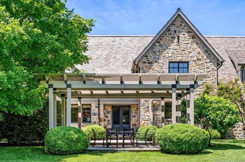 1025 Weed St, New Canaan, CT 06840-4026