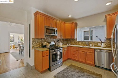 456 Cavour St, Oakland CA  94618-1077 exterior