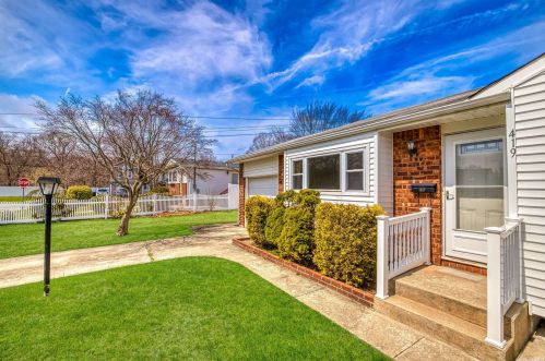 419 Westview Ave, Deer Park, NY 11729-6336