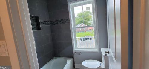 6912 Westlawn Dr, Falls Church VA  22042-2653 exterior