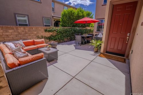 28644 Vista Del Rio Dr, Santa Clarita, CA 91354-3086