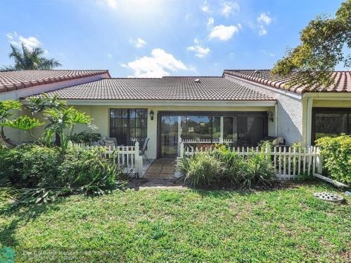 5293 Stonybrook Ln, Boynton Beach FL  33437-1616 exterior