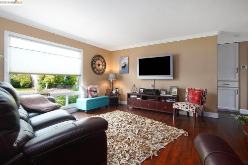 470 N St, Benicia CA  94510-2821 exterior