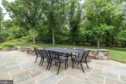 10 Devonshires Ct, Blue Bell PA  19422-2560 exterior
