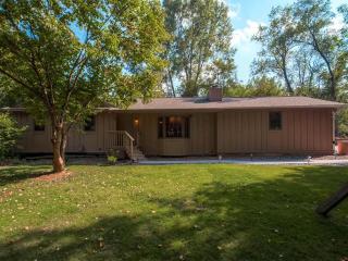 220 Magnolia Ln, Minneapolis, MN 55441-5712