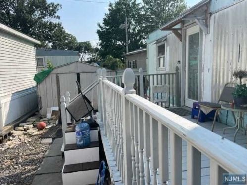 8 3rd St, Moonachie NJ  07074-1840 exterior